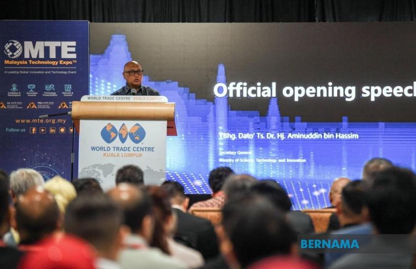 Science, Technology and Innovation Ministry's Secretary-General Datuk Dr Aminuddin Hasim addressing the launching of Malaysia Technology Expo (MTE) 2024 at World Trade Centre (WTC) Kuala Lumpur today. --foto BERNAMA (2024) COPYRIGHTS RESERVED